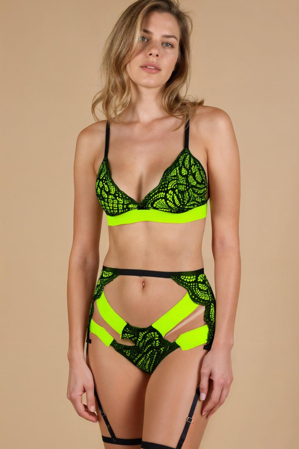 Color-Block Cut-Out Bra Set Lingerie FNE _of_bliiss.love_sexy_lingerie_sexy_costume_trendy_and_latest_designs_seductive_lingerie_November_2024